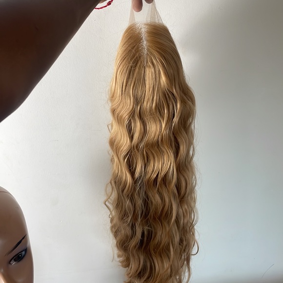 - 22” Strawberry Blonde Curly Wavy Lace Front Wig *NEW* - Picture 11 of 13